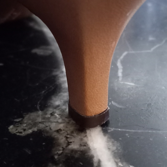 FERRAGAMO 8.5 B Width - Picture 6 of 9